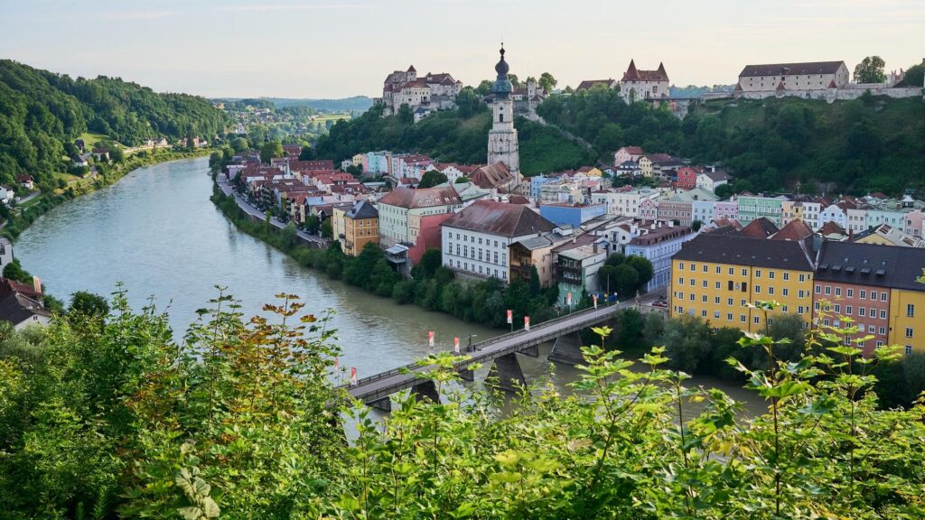 blick-auf-altstadt-burg-burghausen_1920x1080 Panoramablick auf die Altstadt und weltlängste Burg in Burghausen
